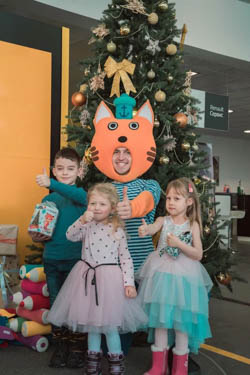 25 и 26 декабря в Дилерских центрах ГК "Авто-Белогорье" новогодние персонажи поздравили наших маленьких гостей и их родителей 